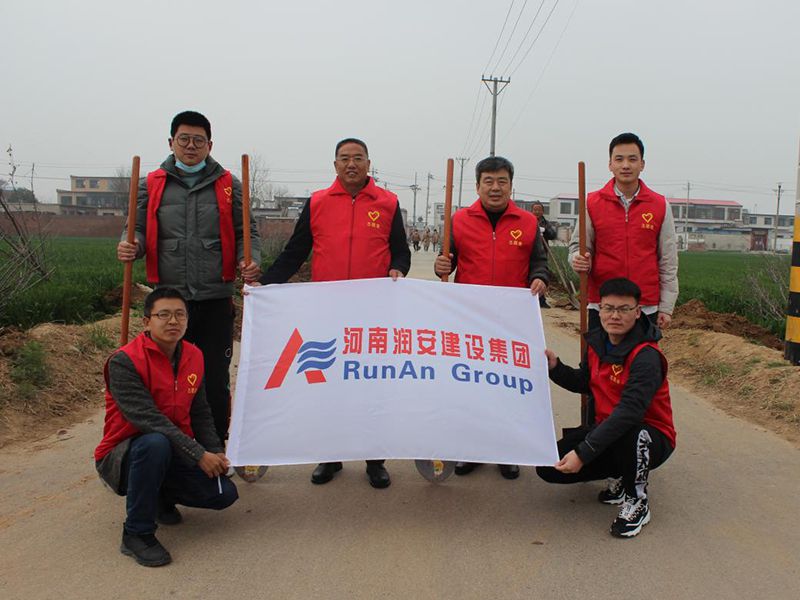 2022年，潤(rùn)安集團(tuán)深入寶蓮寺鎮(zhèn)二十里鋪村，助力人居環(huán)境整治。